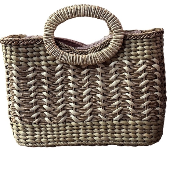 SUMMER STRAW LINED WOVEN HANDBAG WITH CIRCLE HANDLE,& ZIPPED CLOSURE COASTAL